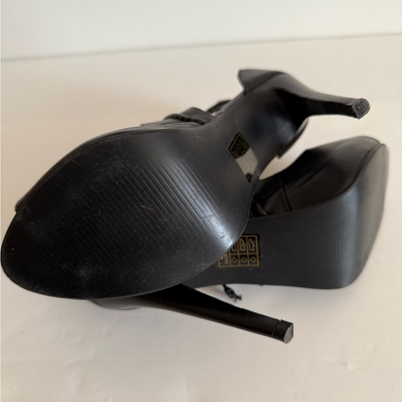 Adriana New York Black Heels - Picture 9 of 12